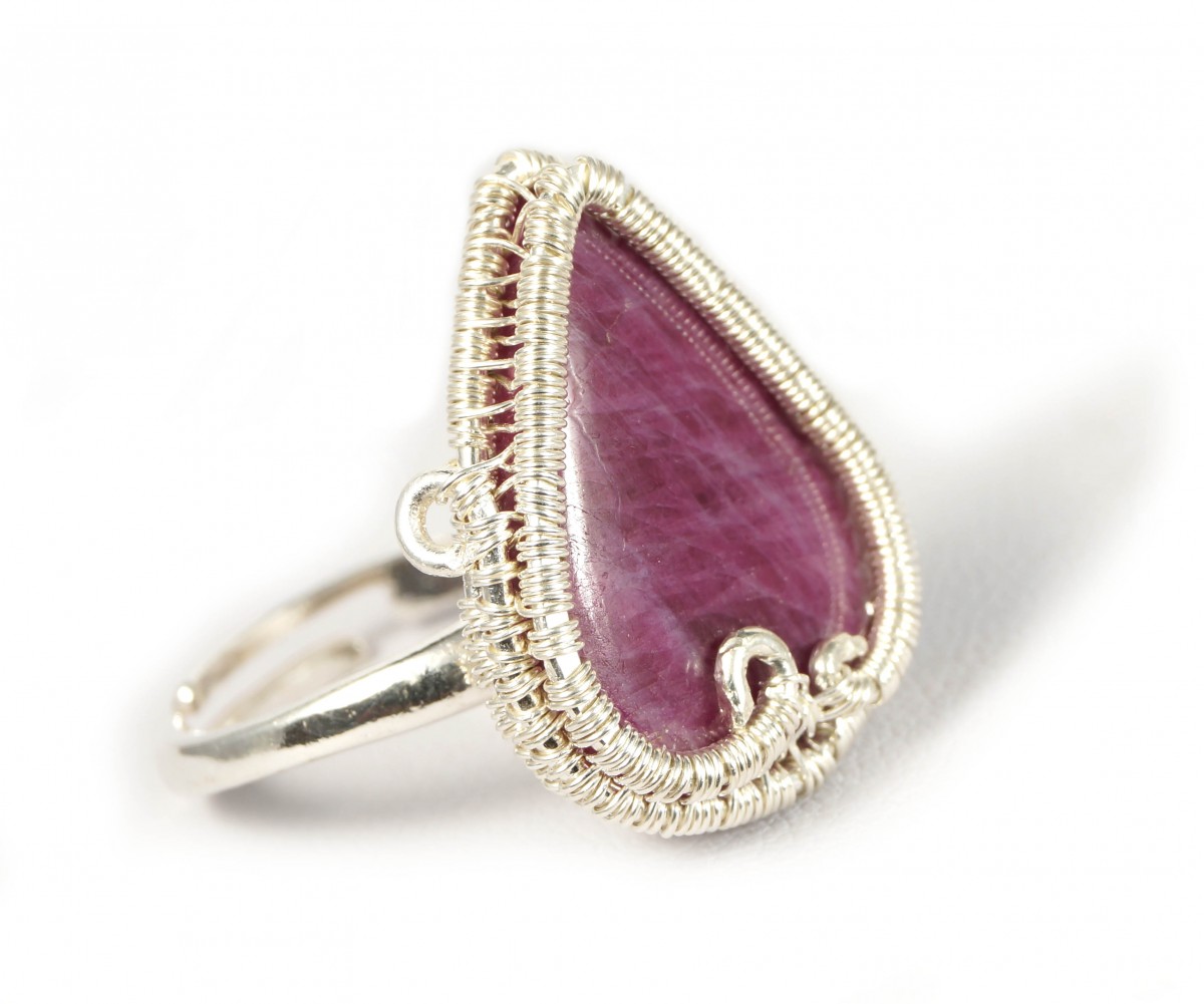 Rubin, srebrny pierścionek z rubinem, regulowany, prezent dla niej, prezent dla mamy, biżuteria ręcznie robiona, wire wrapped